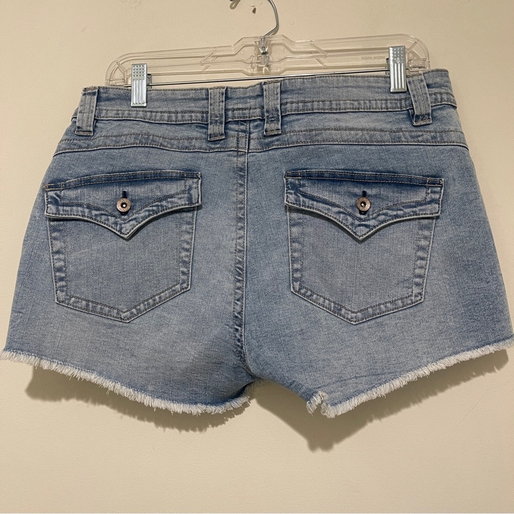 Ariya Curvy Low Rise Light Blue Jean Shorts Size 11 - Picture 2 of 5